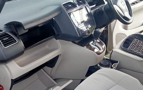 Nissan Serena IV, 2013 год, 1 200 000 рублей, 14 фотография