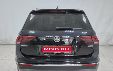 Volkswagen Tiguan II, 2018 год, 2 695 000 рублей, 5 фотография