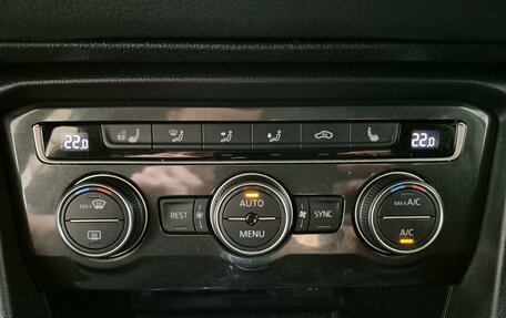Volkswagen Tiguan II, 2018 год, 2 695 000 рублей, 19 фотография