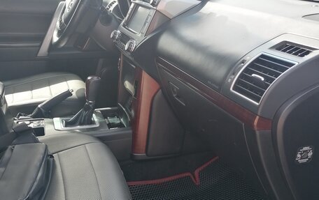Toyota Land Cruiser Prado 150 рестайлинг 2, 2014 год, 3 050 000 рублей, 7 фотография