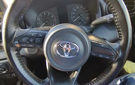 Toyota Yaris, 2021 год, 1 400 000 рублей, 10 фотография