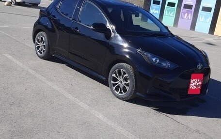 Toyota Yaris, 2021 год, 1 400 000 рублей, 2 фотография