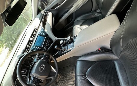 Toyota Camry, 2017 год, 2 250 000 рублей, 5 фотография