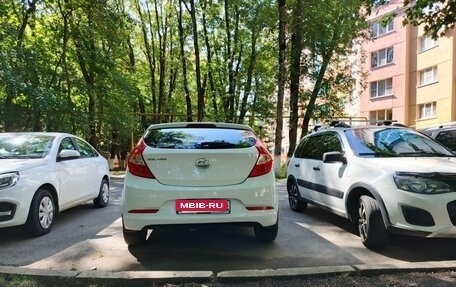 Hyundai Solaris II рестайлинг, 2016 год, 950 000 рублей, 3 фотография