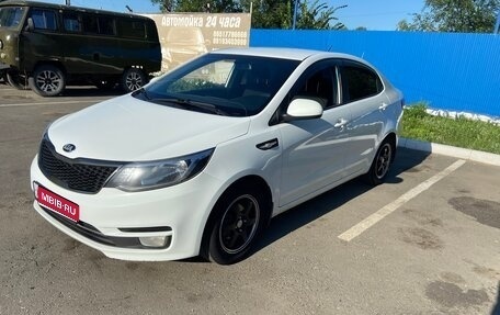 KIA Rio III рестайлинг, 2016 год, 900 000 рублей, 1 фотография