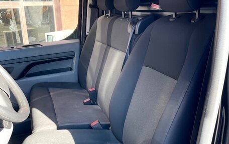 Opel Vivaro, 2021 год, 2 900 000 рублей, 17 фотография