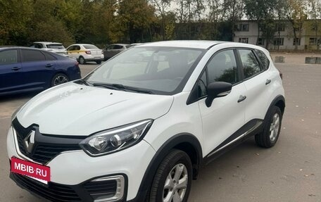 Renault Kaptur I рестайлинг, 2019 год, 910 000 рублей, 2 фотография