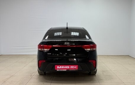 KIA Rio IV, 2018 год, 890 000 рублей, 5 фотография