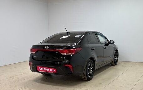 KIA Rio IV, 2018 год, 890 000 рублей, 4 фотография