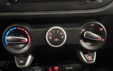 KIA Rio IV, 2018 год, 890 000 рублей, 18 фотография