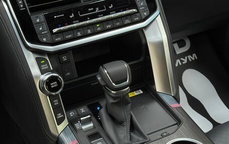 Toyota Land Cruiser, 2025 год, 14 690 000 рублей, 9 фотография
