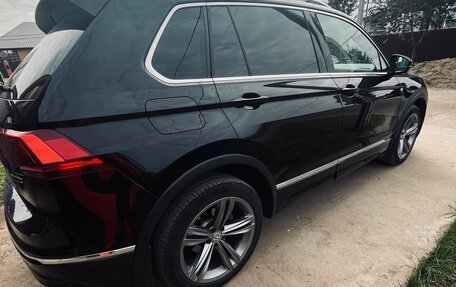 Volkswagen Tiguan II, 2018 год, 1 800 000 рублей, 3 фотография