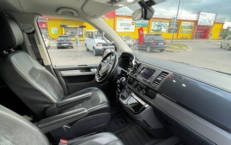 Volkswagen Multivan T6 рестайлинг, 2018 год, 5 000 000 рублей, 16 фотография