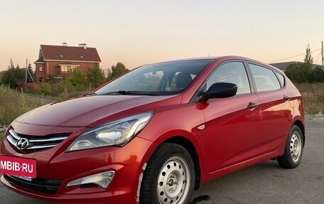Hyundai Solaris II рестайлинг, 2014 год, 1 100 000 рублей, 2 фотография