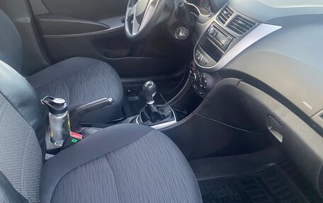 Hyundai Solaris II рестайлинг, 2014 год, 1 100 000 рублей, 23 фотография
