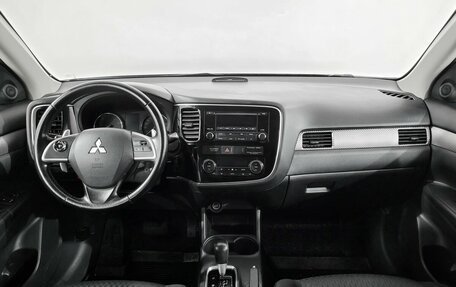 Mitsubishi Outlander III рестайлинг 3, 2013 год, 1 370 000 рублей, 5 фотография