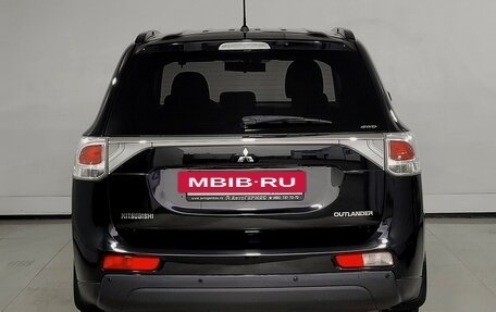 Mitsubishi Outlander III рестайлинг 3, 2013 год, 1 370 000 рублей, 3 фотография