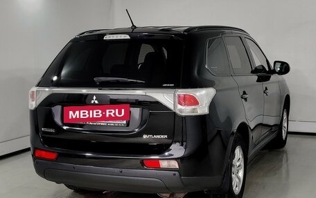 Mitsubishi Outlander III рестайлинг 3, 2013 год, 1 370 000 рублей, 4 фотография