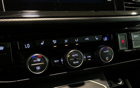 Volkswagen Multivan T6 рестайлинг, 2020 год, 5 260 000 рублей, 15 фотография
