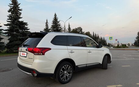 Mitsubishi Outlander III рестайлинг 3, 2018 год, 2 300 000 рублей, 3 фотография
