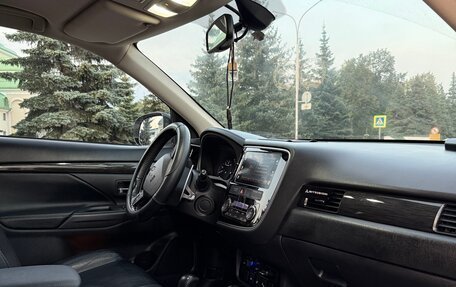 Mitsubishi Outlander III рестайлинг 3, 2018 год, 2 300 000 рублей, 12 фотография