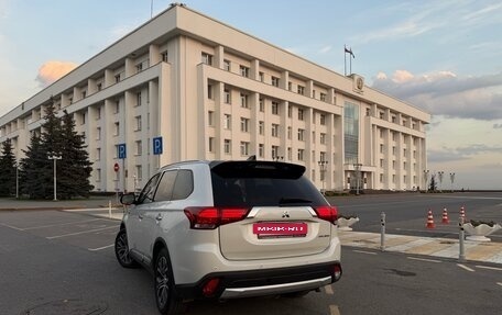 Mitsubishi Outlander III рестайлинг 3, 2018 год, 2 300 000 рублей, 4 фотография