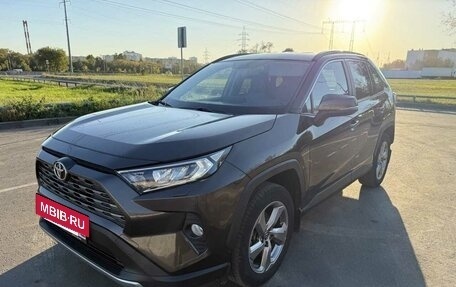 Toyota RAV4, 2021 год, 3 365 000 рублей, 2 фотография