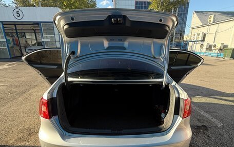 Volkswagen Jetta VI, 2011 год, 1 050 000 рублей, 14 фотография