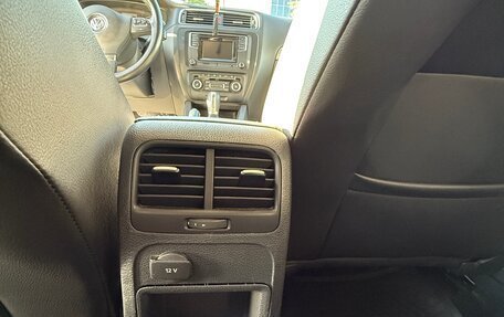 Volkswagen Jetta VI, 2011 год, 1 050 000 рублей, 19 фотография