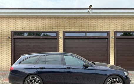 Mercedes-Benz E-Класс, 2019 год, 5 520 000 рублей, 4 фотография