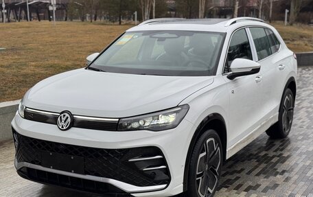 Volkswagen Tiguan, 2025 год, 4 499 000 рублей, 3 фотография