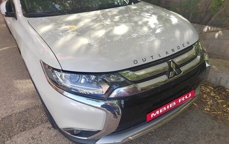 Mitsubishi Outlander III рестайлинг 3, 2015 год, 1 910 000 рублей, 4 фотография
