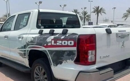 Mitsubishi L200, 2024 год, 3 000 000 рублей, 5 фотография