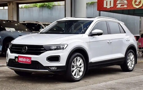 Volkswagen T-Roc I, 2022 год, 1 680 000 рублей, 1 фотография