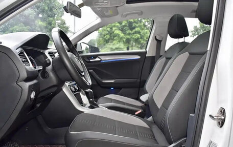 Volkswagen T-Roc I, 2022 год, 1 680 000 рублей, 10 фотография