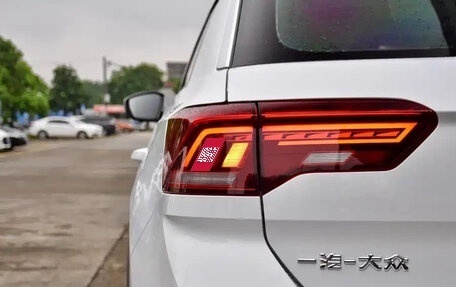 Volkswagen T-Roc I, 2022 год, 1 680 000 рублей, 7 фотография