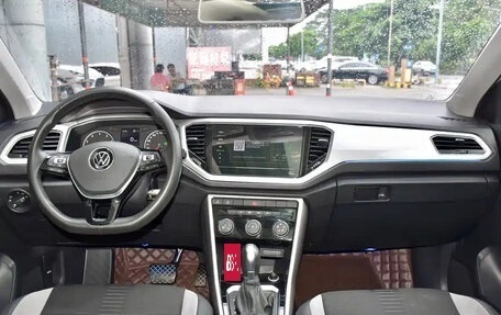 Volkswagen T-Roc I, 2022 год, 1 680 000 рублей, 13 фотография