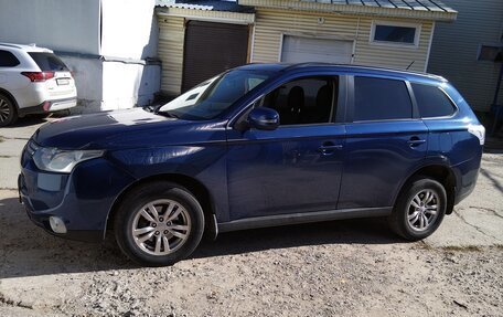Mitsubishi Outlander III рестайлинг 3, 2013 год, 1 300 000 рублей, 1 фотография