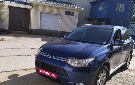 Mitsubishi Outlander III рестайлинг 3, 2013 год, 1 300 000 рублей, 2 фотография