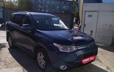 Mitsubishi Outlander III рестайлинг 3, 2013 год, 1 300 000 рублей, 3 фотография