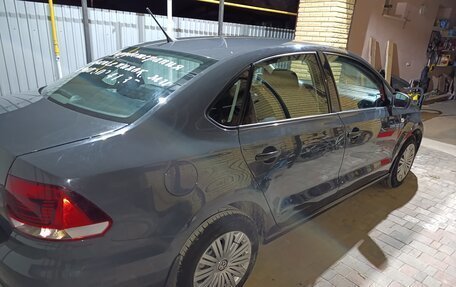 Volkswagen Polo VI (EU Market), 2015 год, 900 000 рублей, 2 фотография