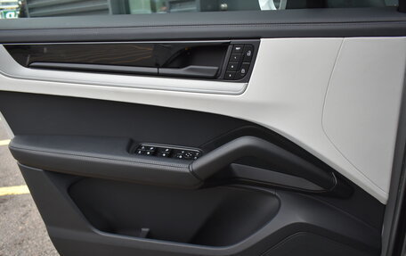 Porsche Cayenne III, 2025 год, 19 850 000 рублей, 28 фотография