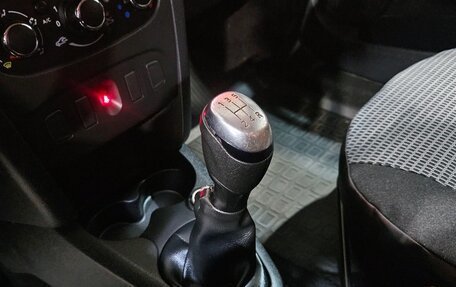 Renault Logan II, 2021 год, 725 000 рублей, 14 фотография