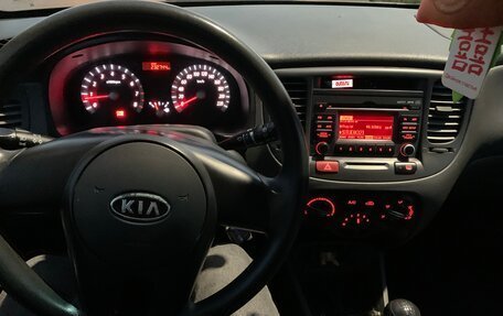 KIA Rio II, 2011 год, 530 000 рублей, 21 фотография