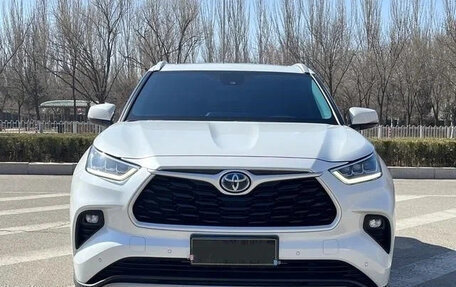Toyota Highlander, 2022 год, 3 200 500 рублей, 2 фотография