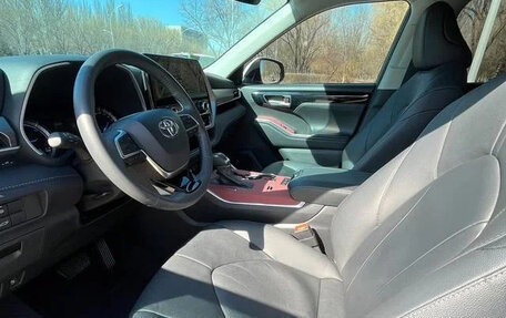 Toyota Highlander, 2022 год, 3 200 500 рублей, 7 фотография