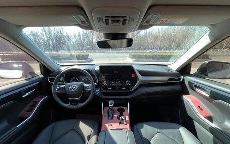 Toyota Highlander, 2022 год, 3 200 500 рублей, 8 фотография