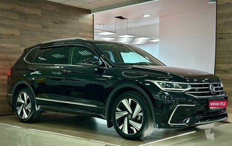 Volkswagen Tiguan II, 2023 год, 3 990 000 рублей, 1 фотография