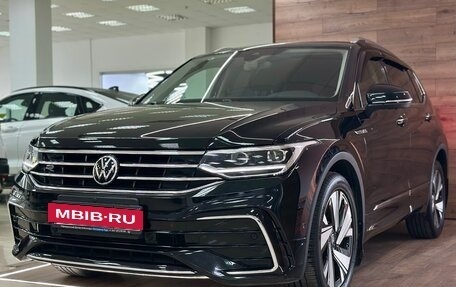 Volkswagen Tiguan II, 2023 год, 3 990 000 рублей, 3 фотография