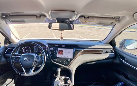 Toyota Camry, 2018 год, 2 490 000 рублей, 10 фотография